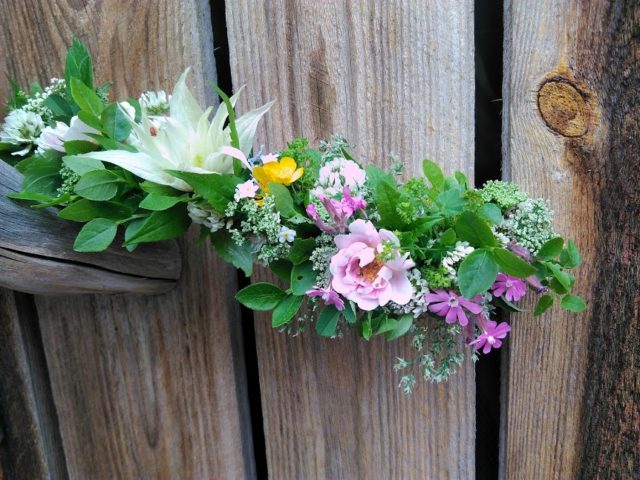 Näin teet itse ihanan kukkakimpun omalta pihaltasi